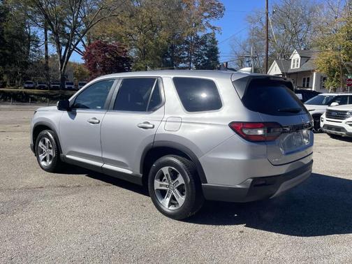 2023 Honda Pilot EX-L 8-Passenger