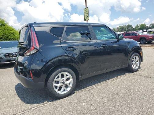 Black 2023 Kia Soul LX
