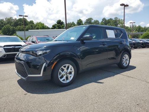 Black 2023 Kia Soul LX