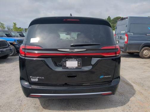 2025 Chrysler Pacifica Hybrid Pinnacle