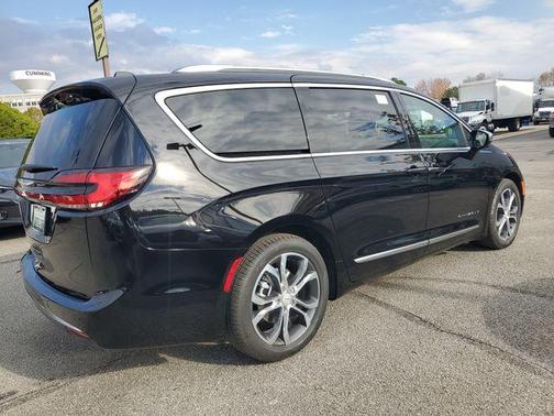 2026 Chrysler Pacifica Pinnacle