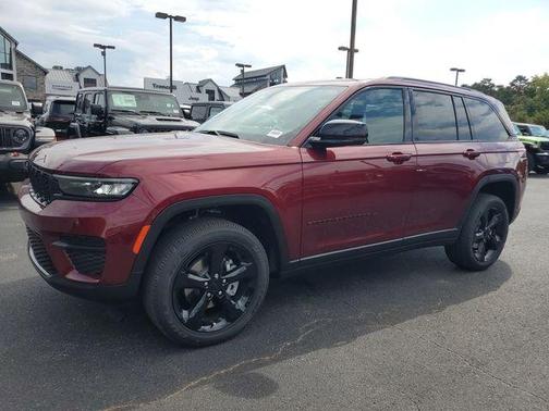 2025 Jeep Grand Cherokee Laredo