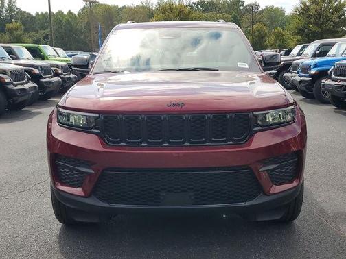 2025 Jeep Grand Cherokee Laredo