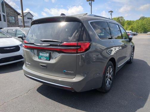 2025 Chrysler Pacifica Hybrid Pinnacle