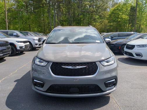 2025 Chrysler Pacifica Hybrid Pinnacle