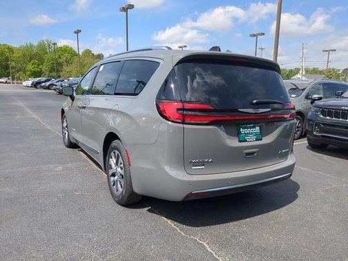 2025 Chrysler Pacifica Hybrid Pinnacle