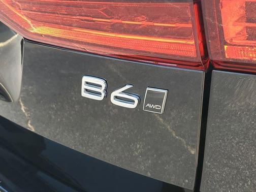 2022 Volvo XC60 B6 Inscription