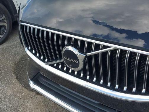 2022 Volvo XC60 B6 Inscription