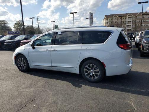 2025 Chrysler Pacifica Hybrid Pinnacle