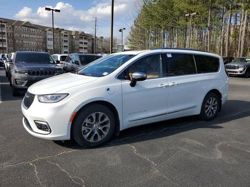 2025 Chrysler Pacifica Hybrid Pinnacle