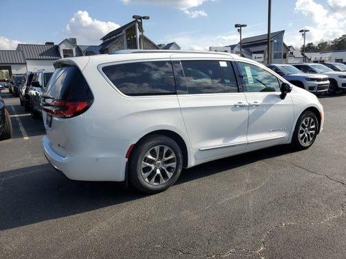 2025 Chrysler Pacifica Hybrid Pinnacle