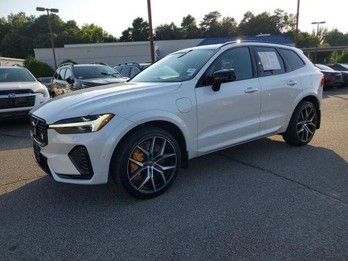 Crystal White Metallic 2024 Volvo XC60 Recharge Plug-In Hybrid T8 Polestar Engineered