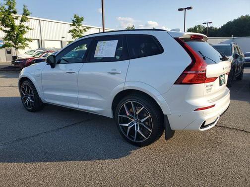 Crystal White Metallic 2024 Volvo XC60 Recharge Plug-In Hybrid T8 Polestar Engineered