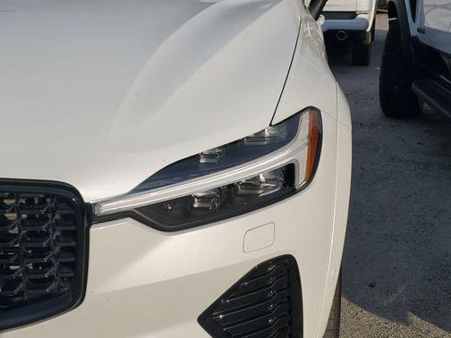 Crystal White Metallic 2024 Volvo XC60 Recharge Plug-In Hybrid T8 Polestar Engineered