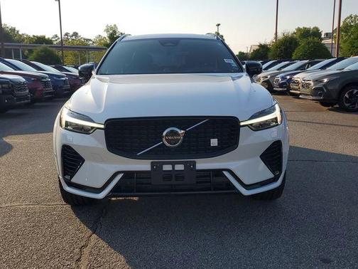Crystal White Metallic 2024 Volvo XC60 Recharge Plug-In Hybrid T8 Polestar Engineered