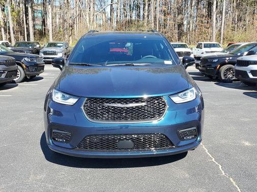 2025 Chrysler Pacifica Hybrid Select