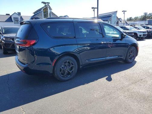 2025 Chrysler Pacifica Hybrid Select