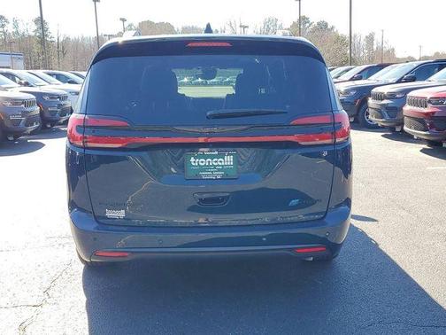 2025 Chrysler Pacifica Hybrid Select