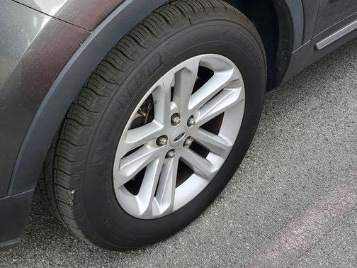 Magnetic Metallic 2017 Ford Explorer XLT