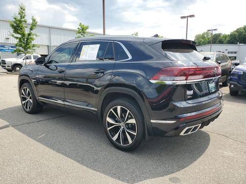 Deep Black Pearl Effect 2024 Volkswagen Atlas Cross Sport 2.0T SEL Premium R-Line