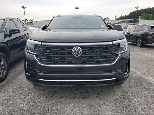 Deep Black Pearl Effect 2024 Volkswagen Atlas Cross Sport 2.0T SEL Premium R-Line