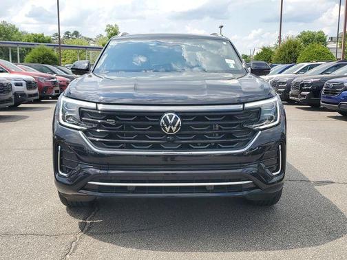 Deep Black Pearl Effect 2024 Volkswagen Atlas Cross Sport 2.0T SEL Premium R-Line