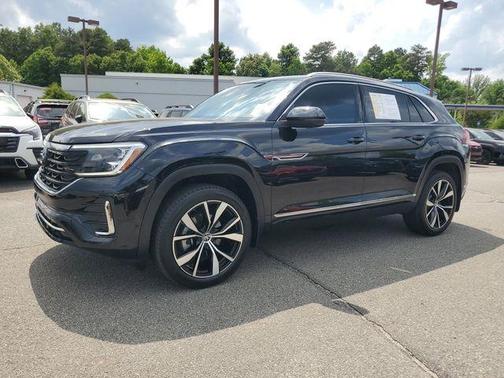 Deep Black Pearl Effect 2024 Volkswagen Atlas Cross Sport 2.0T SEL Premium R-Line