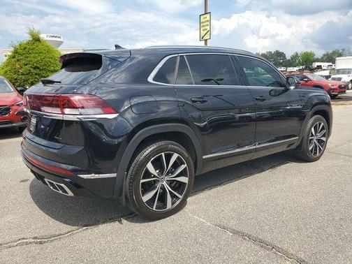 Deep Black Pearl Effect 2024 Volkswagen Atlas Cross Sport 2.0T SEL Premium R-Line