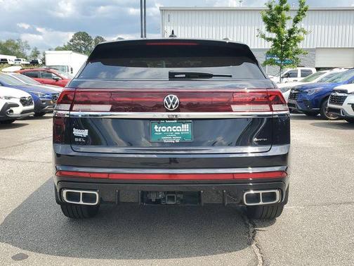 Deep Black Pearl Effect 2024 Volkswagen Atlas Cross Sport 2.0T SEL Premium R-Line