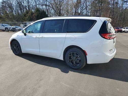 2025 Chrysler Pacifica Hybrid Select