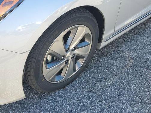 2017 Hyundai SONATA Hybrid Limited