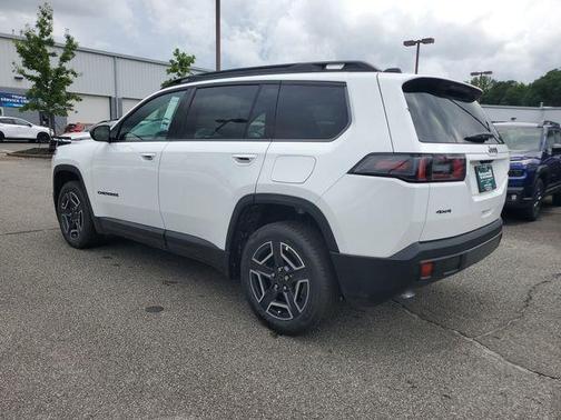 Bright White Clearcoat 2026 Jeep Cherokee LAREDO/LIMITED