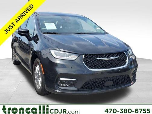 Brilliant Black Crystal Pearlcoat 2023 Chrysler Pacifica Touring-L