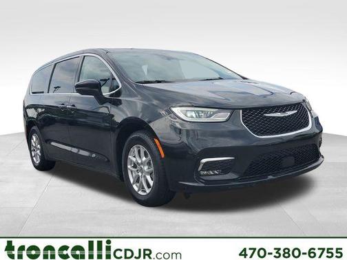 Brilliant Black Crystal Pearlcoat 2023 Chrysler Pacifica Touring-L