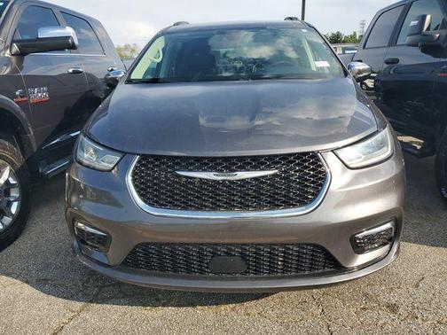 Crystal Metallic 2023 Chrysler Pacifica Limited