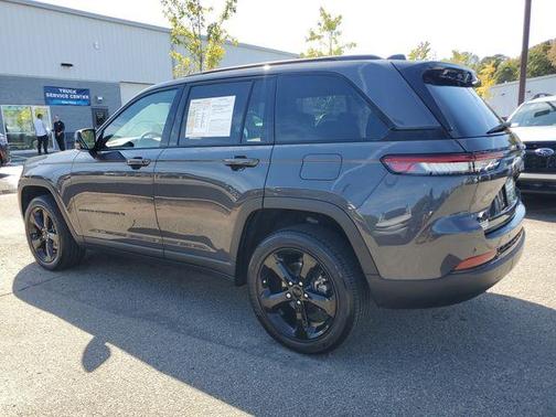 2024 Jeep Grand Cherokee Laredo