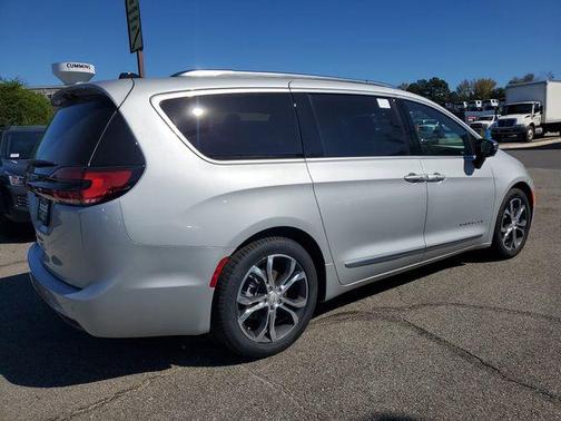 2026 Chrysler Pacifica Pinnacle