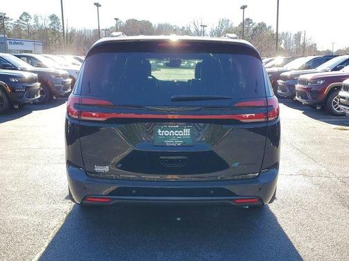 2025 Chrysler Pacifica Hybrid Select