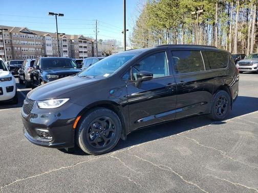 2025 Chrysler Pacifica Hybrid Select