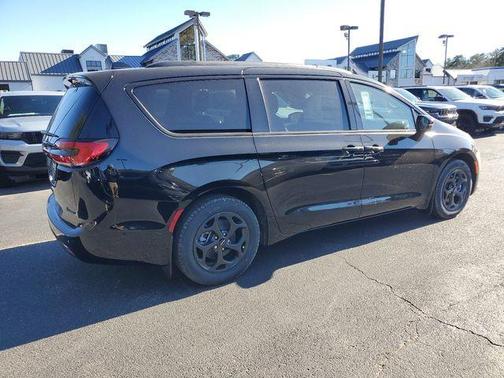 2025 Chrysler Pacifica Hybrid Select