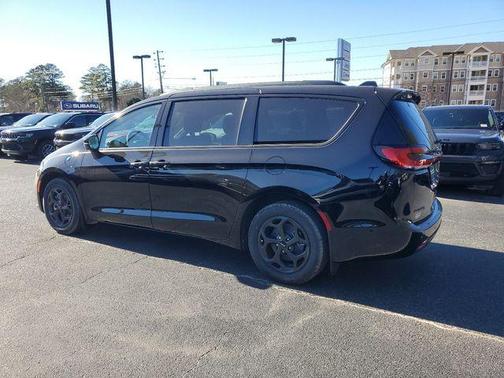 2025 Chrysler Pacifica Hybrid Select