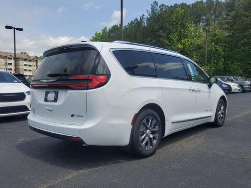 2025 Chrysler Pacifica Hybrid Pinnacle