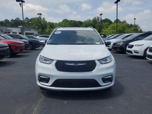 2025 Chrysler Pacifica Hybrid Pinnacle