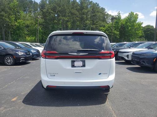 2025 Chrysler Pacifica Hybrid Pinnacle