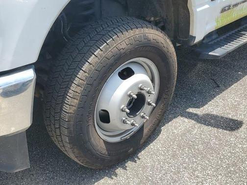 Oxford White 2025 Ford F-350 XL