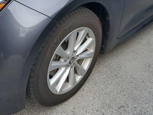 Magnetic Gray Metallic 2025 Toyota Corolla Hatchback SE