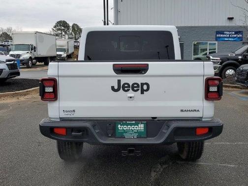 Bright White Clearcoat 2026 Jeep Gladiator Sport