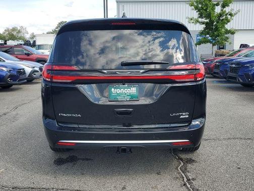 Diamond Black 2027 Chrysler Pacifica LIMITED