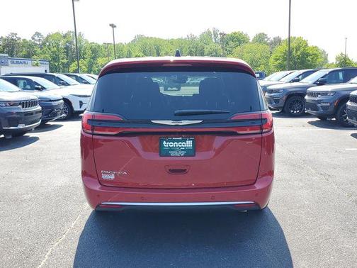 2025 Chrysler Pacifica Select