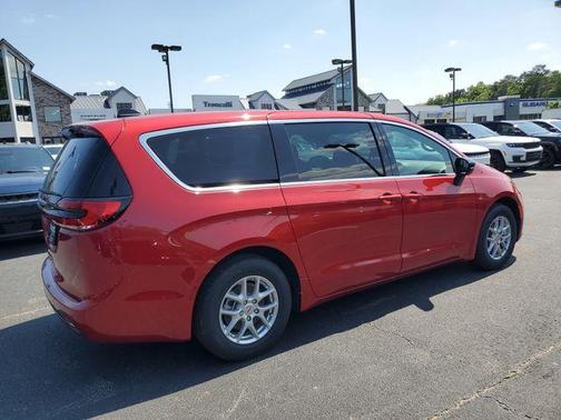 2025 Chrysler Pacifica Select